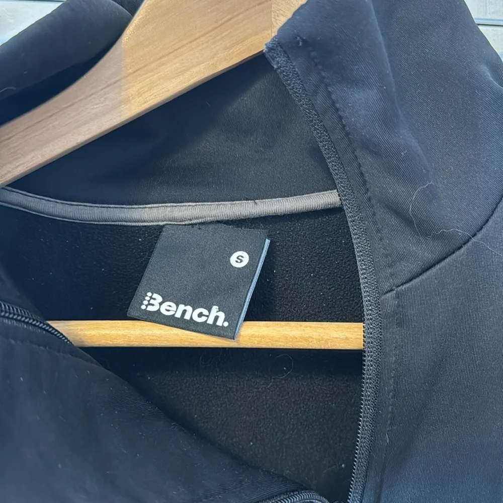 Excellent condition bench sweaters - Picture 6 of 9